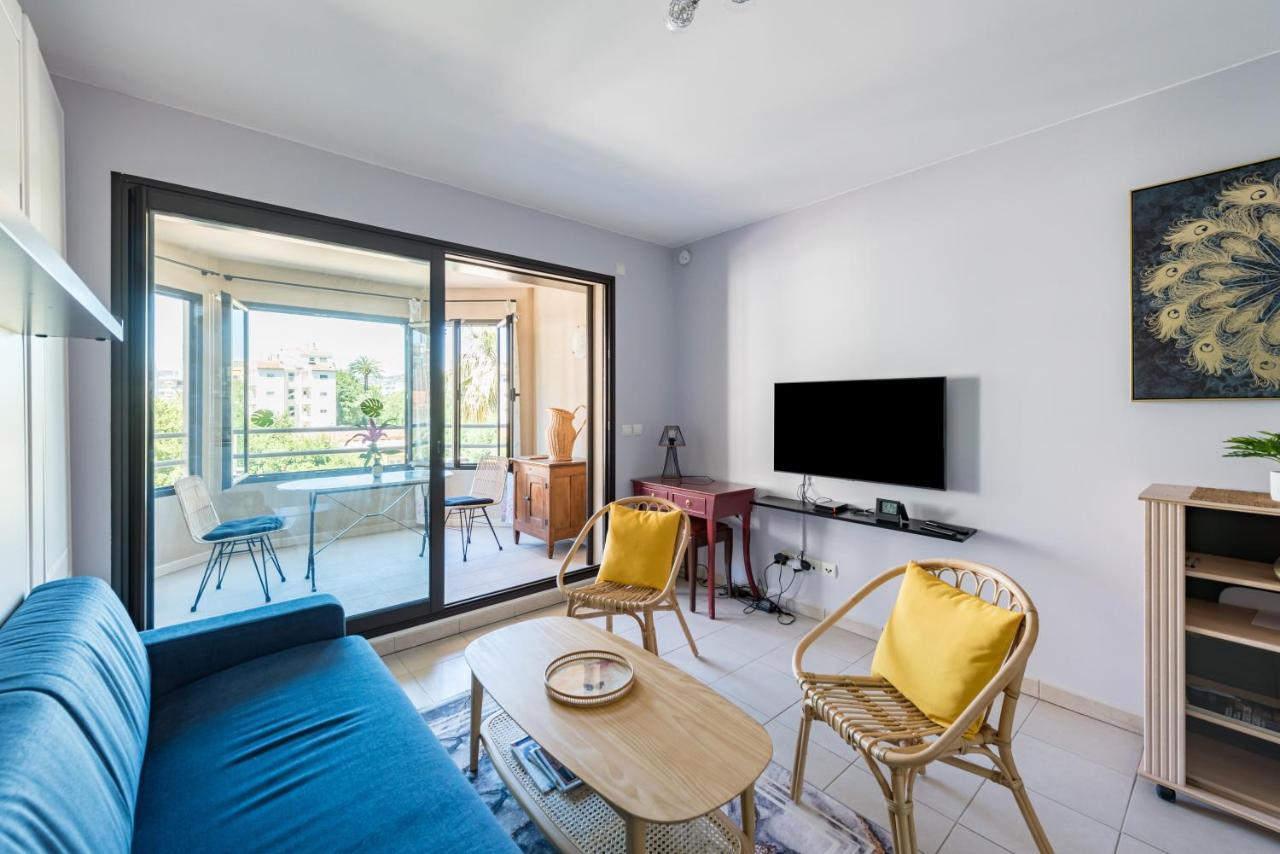 Beau Studio Veranda A Deux Pas De La Mer - Parking Inclus جوان ليه باه المظهر الخارجي الصورة